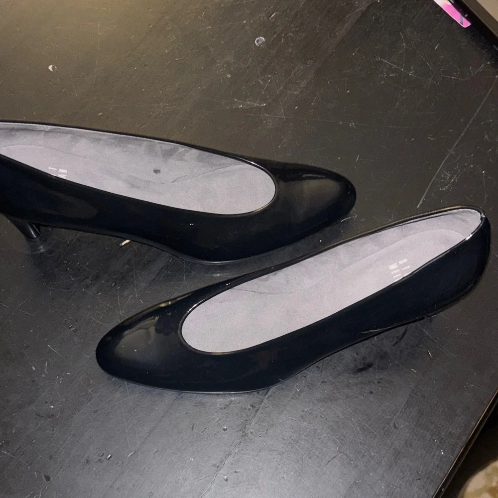 NWOB Stuart Weitzman Black Leather Heels Sizs 7.5